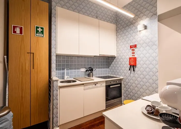 Akicity Saldanha White リスボン