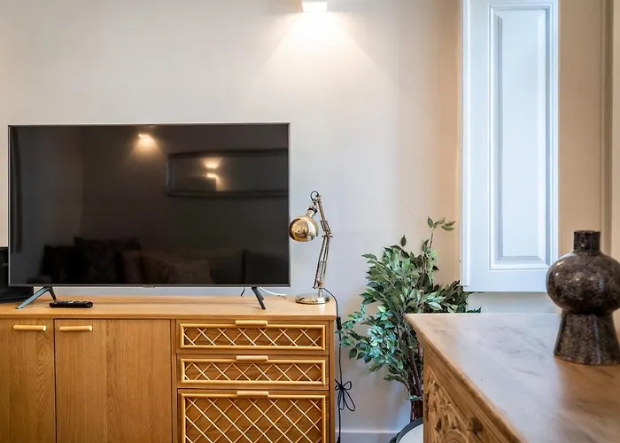 Akicity Saldanha White アパート