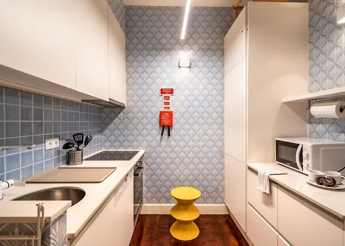 Akicity Saldanha White * リスボン