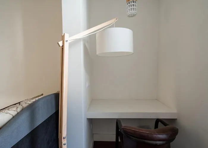 Akicity Saldanha White * リスボン