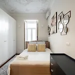 Akicity Saldanha White