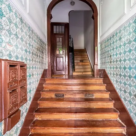 Akicity Saldanha White * Lisbon