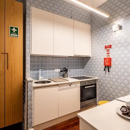 Akicity Saldanha White Lisbon