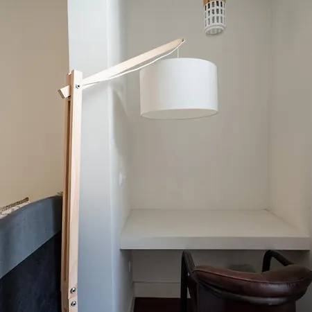 Akicity Saldanha White * Lisbon