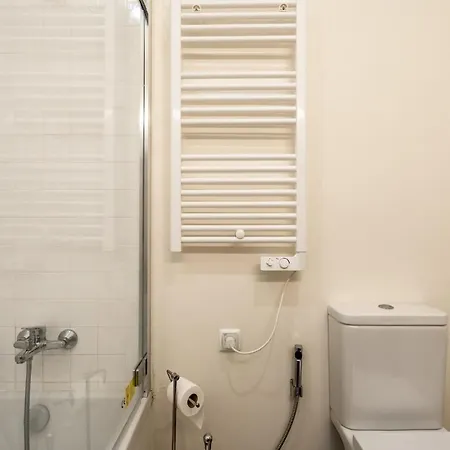 Akicity Saldanha White ליסבון