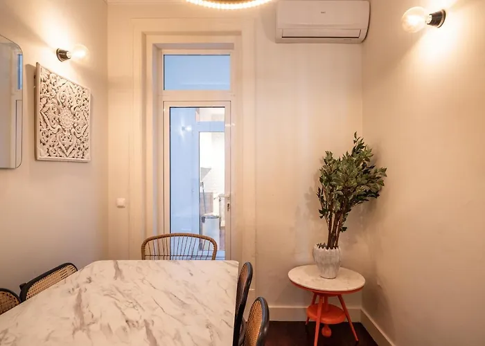 Akicity Saldanha White شقة