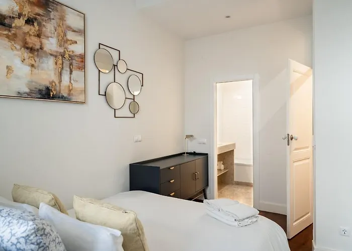 Akicity Saldanha White *